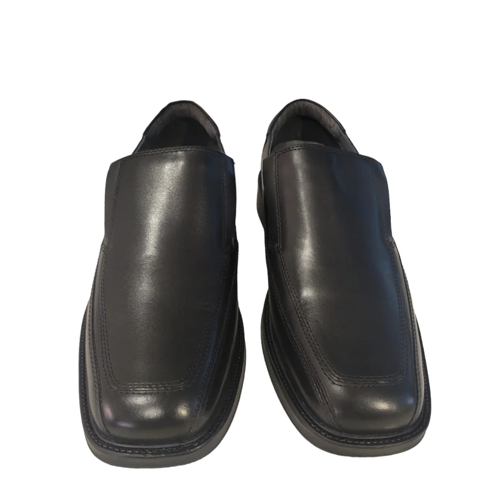 Dockers Proposal Genuine Leather Loafer.  Size 10.5.  New In Box